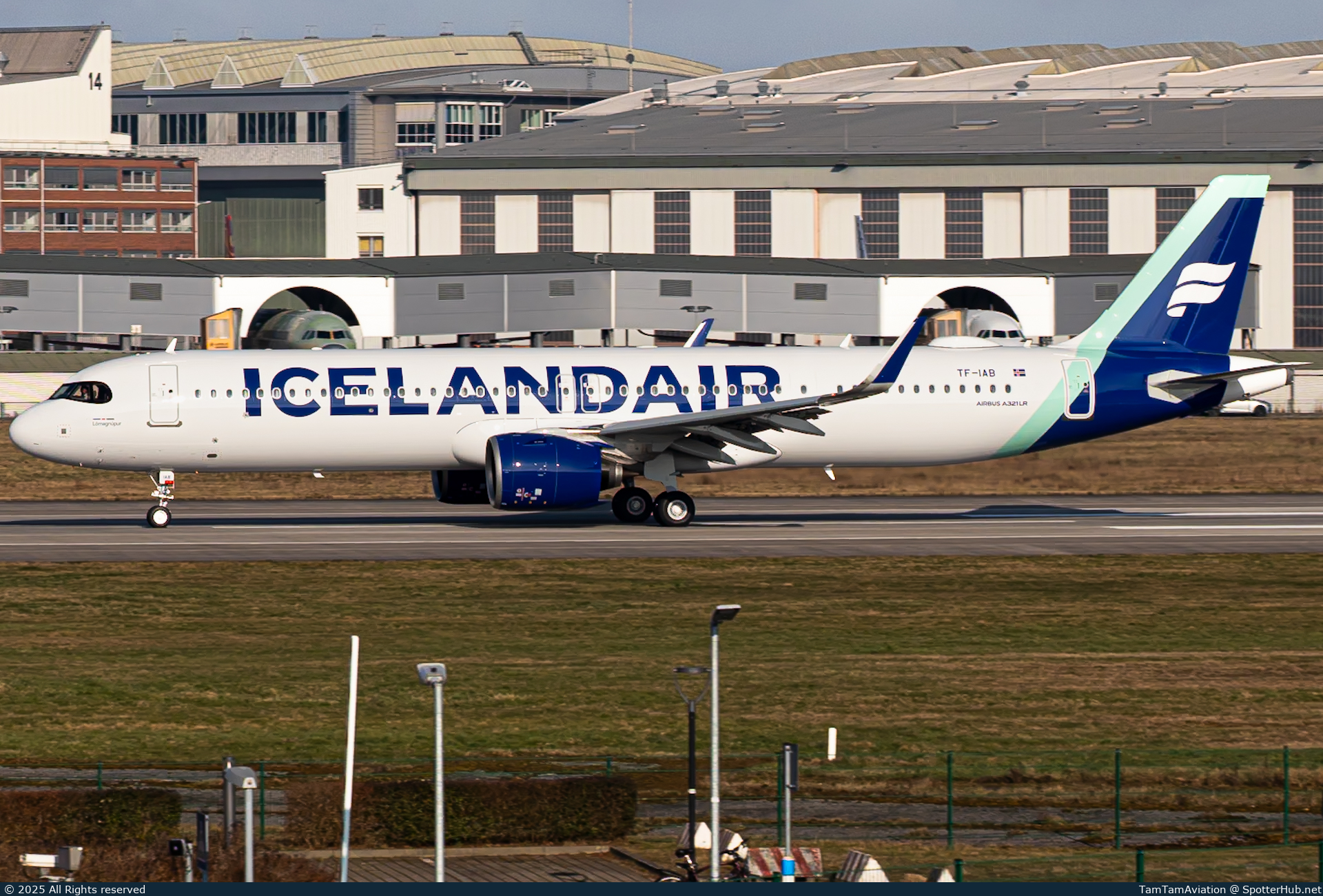 Photo of TF-IAB - Airbus A321-271NX operated by Icelandair