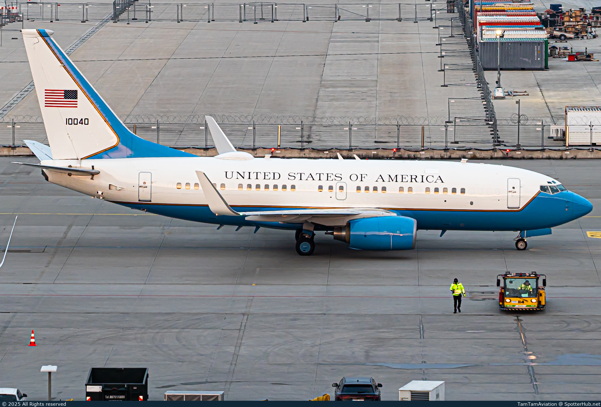 Photo of 01-0040 - Boeing C-40B operated by US Air Force