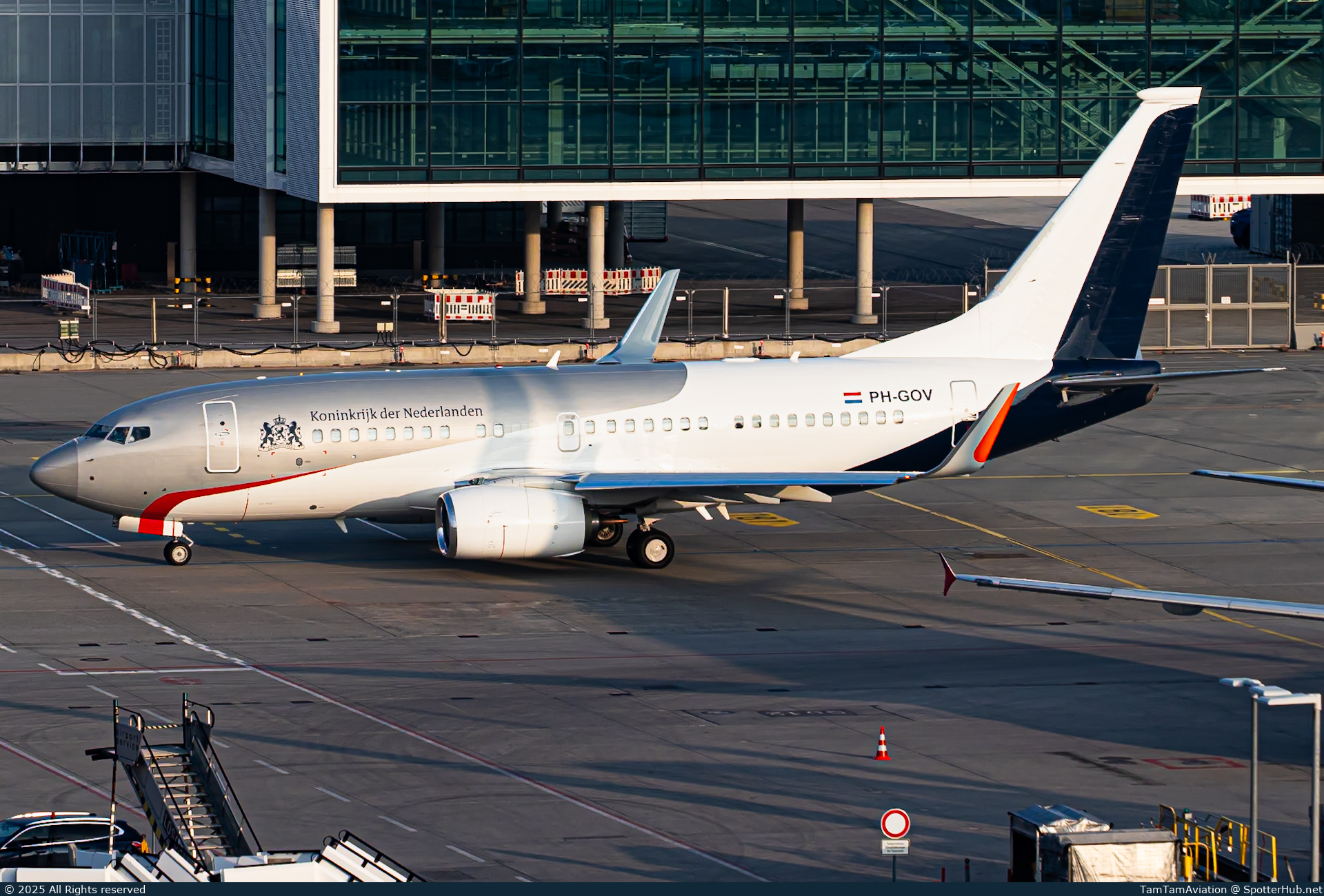 Photo of PH-GOV - Boeing 737-700(BBJ) operated by Government of the Netherlands