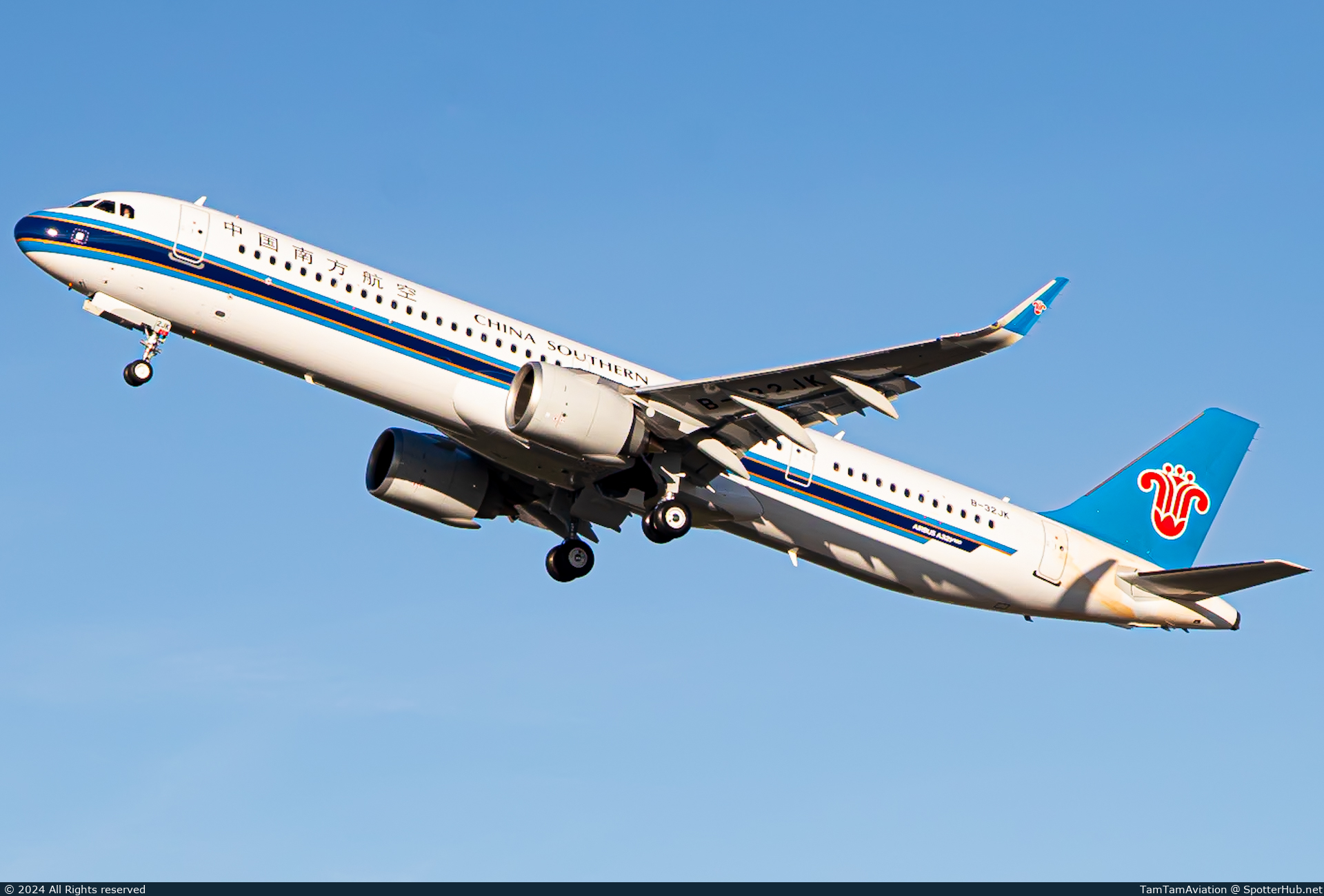Photo of B-32JK - Airbus A321-251NX operated by China Southern Airlines