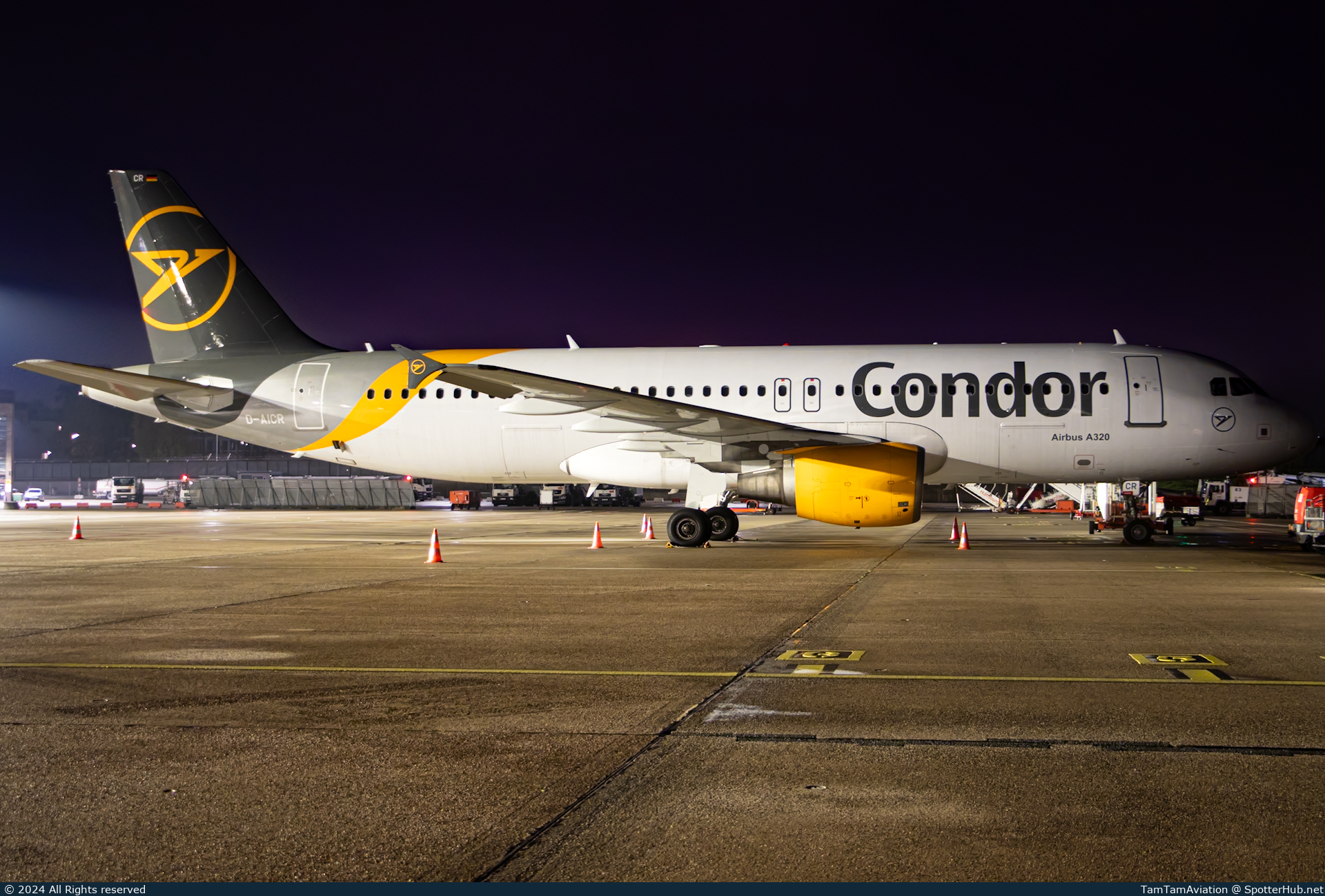 Photo of D-AICR - Airbus A320-214 operated by Condor