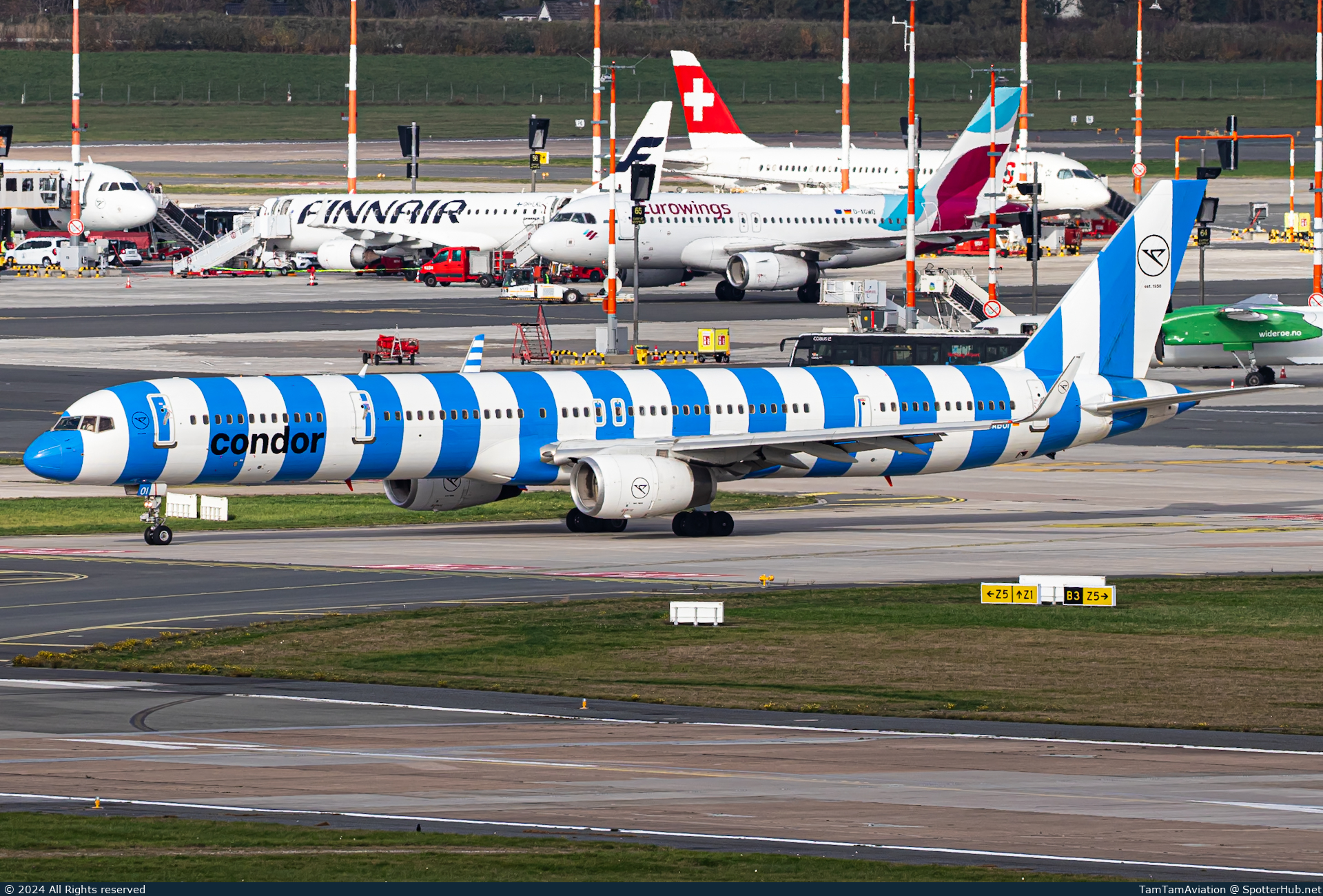 Photo of D-ABOI - Boeing 757-330 operated by Condor