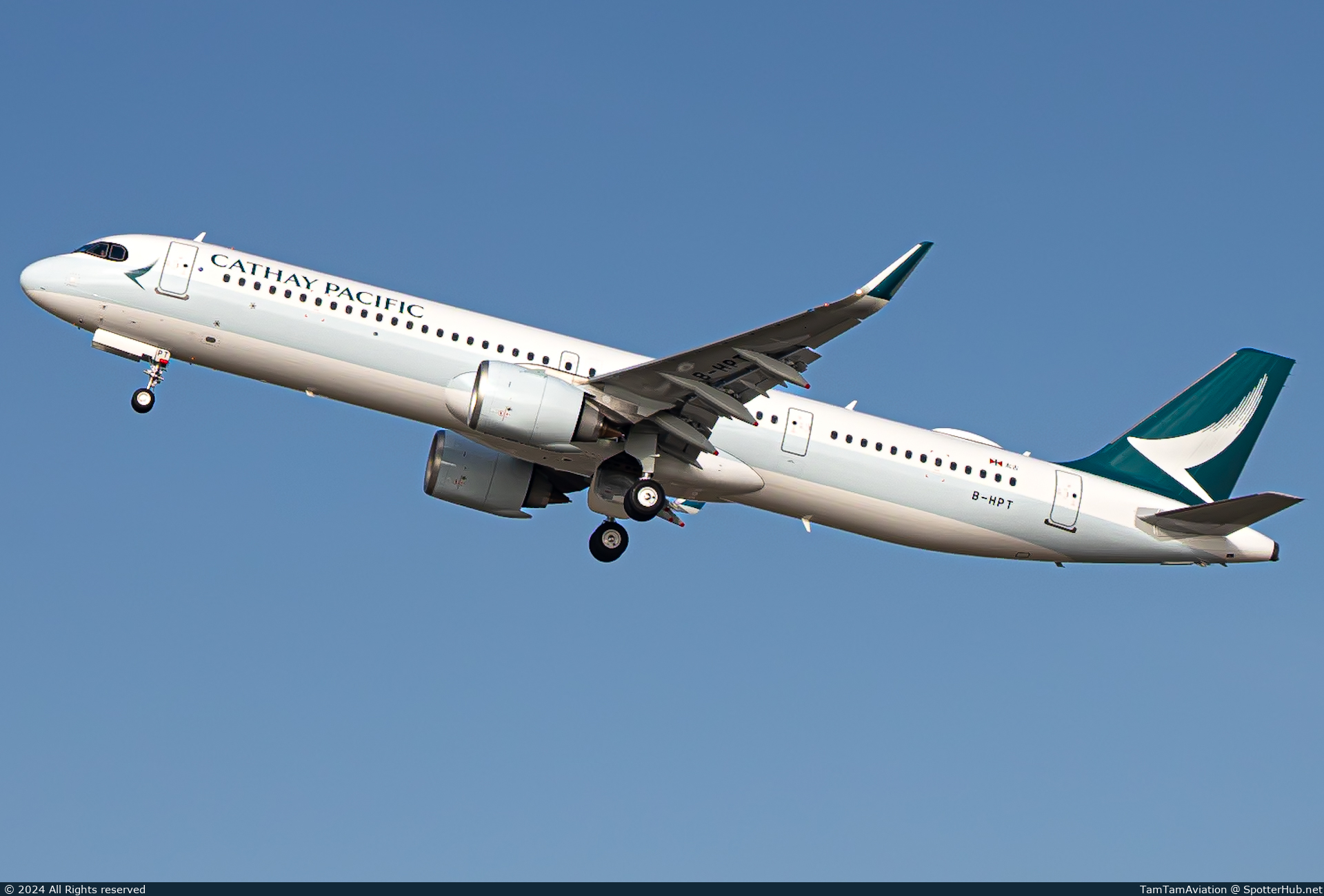 Photo of B-HPT - Airbus A321-251NX operated by Cathay Pacific Airways