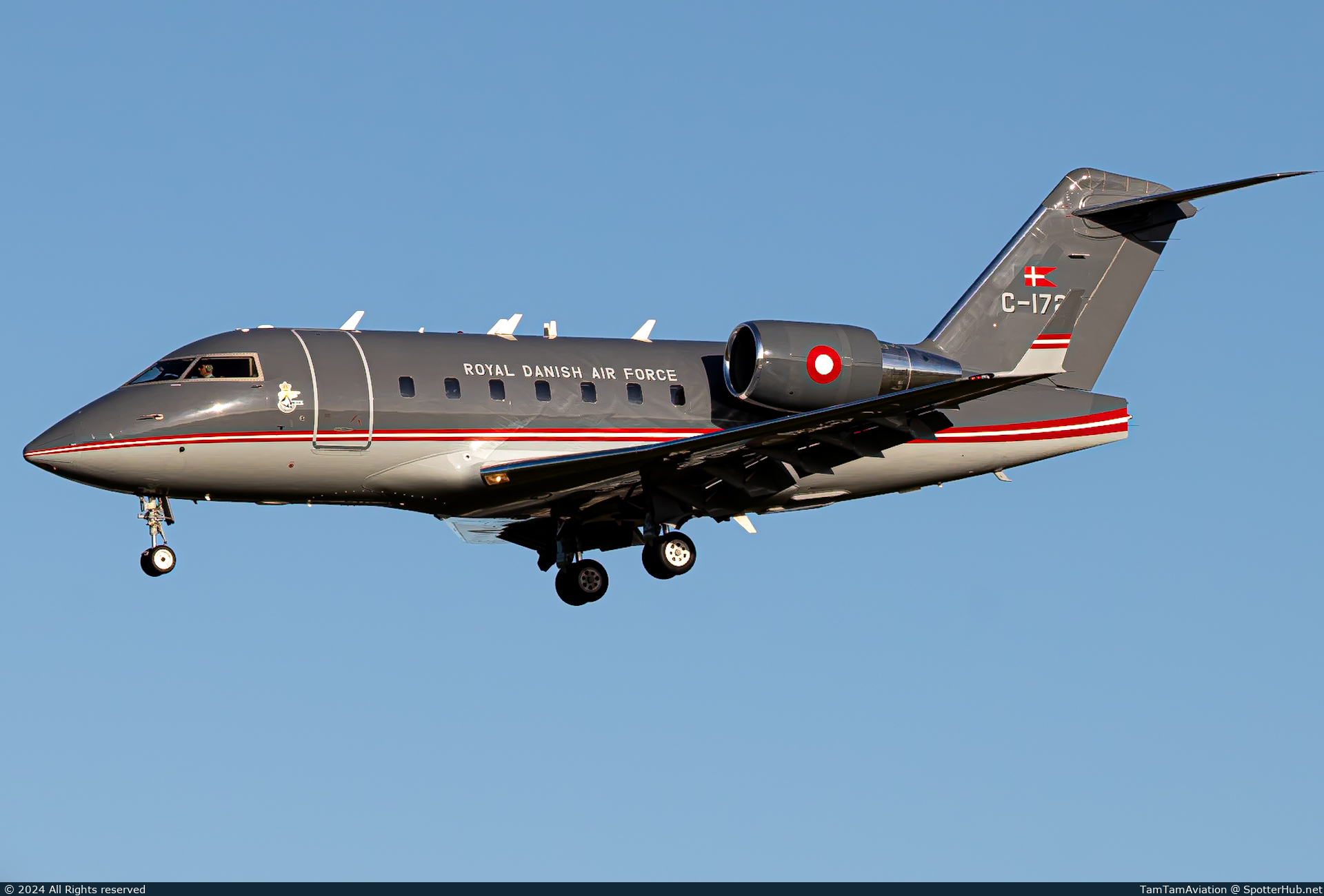 Photo of C-172 - Bombardier Challenger 604 operated by Royal Danish Air Force