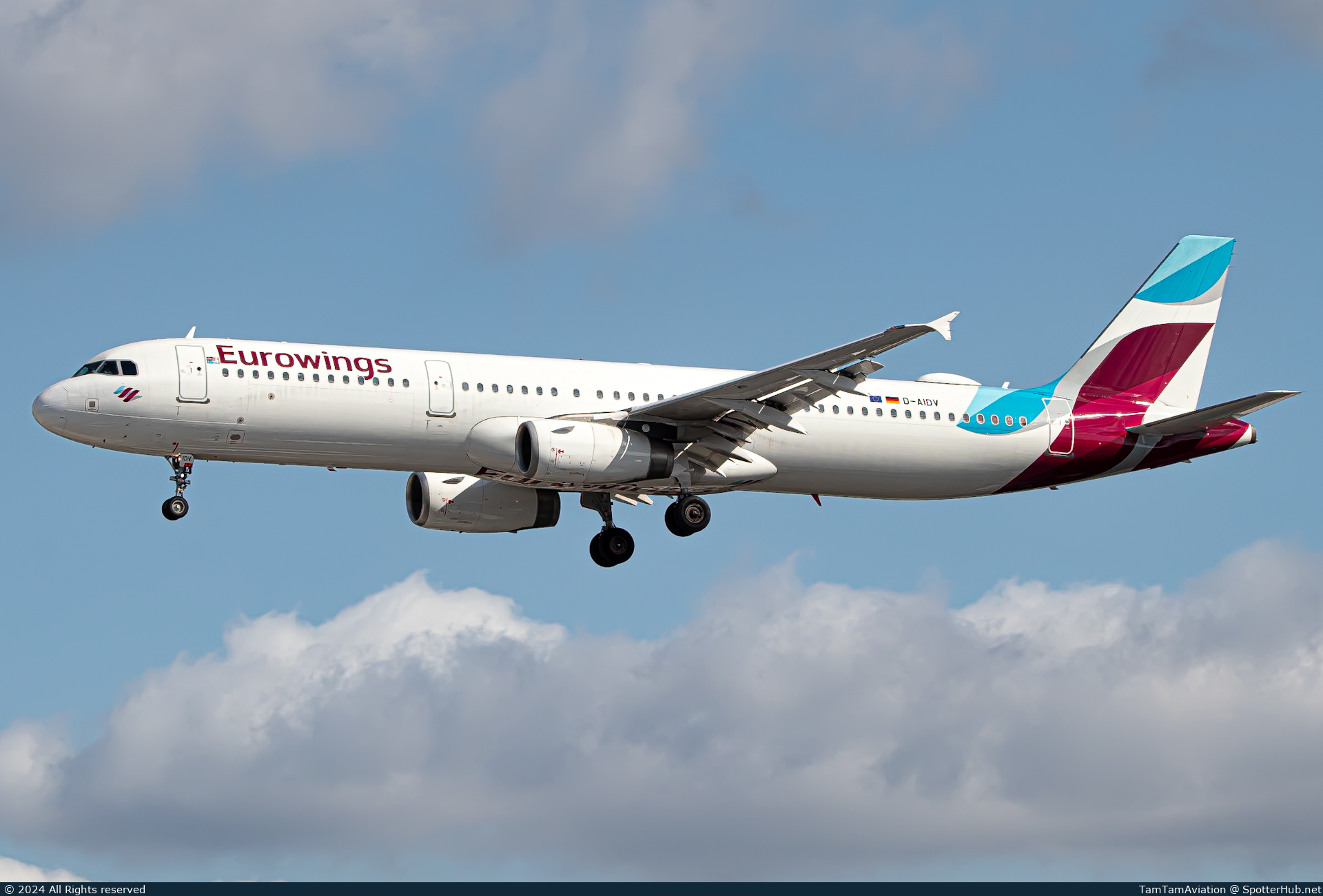 Photo of D-AIDV - Airbus A321-231 operated by Eurowings