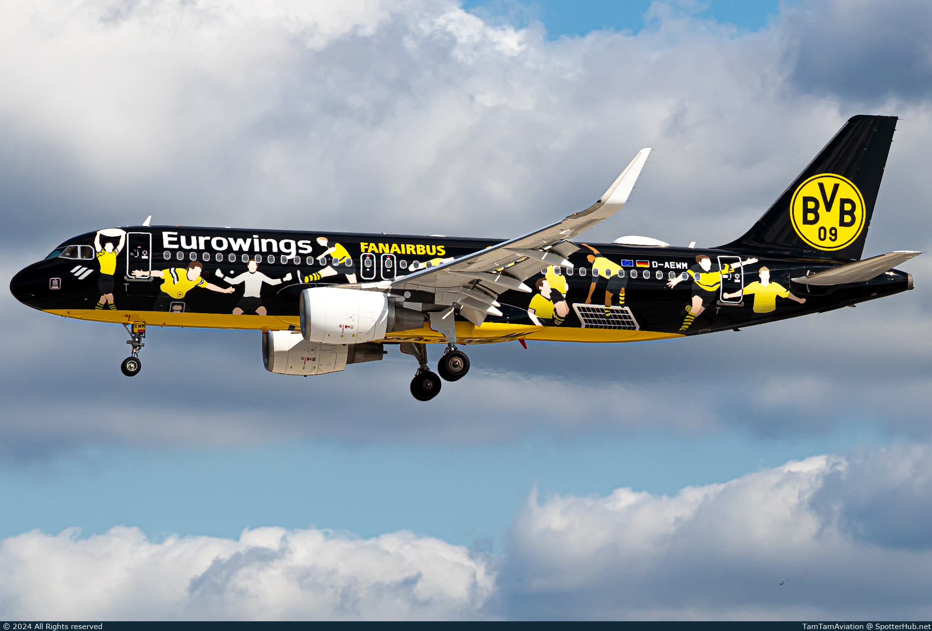 Photo of D-AEWM - Airbus A320-214 operated by Eurowings