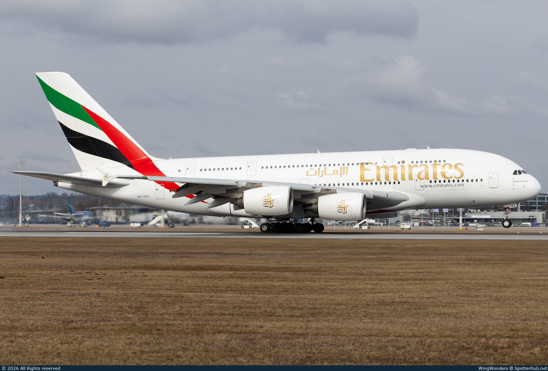 Photo of A6-EDX - Airbus A380-861 operated by Emirates