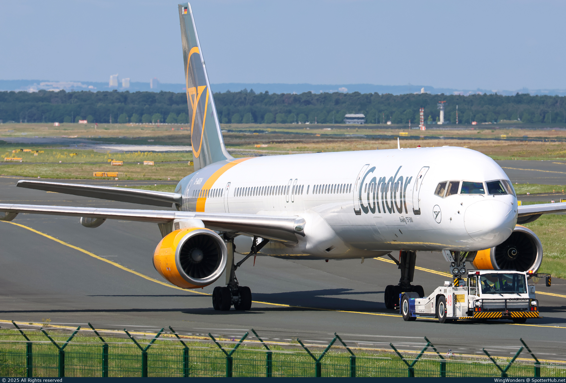 Photo of D-ABOH - Boeing 757-330 operated by Condor