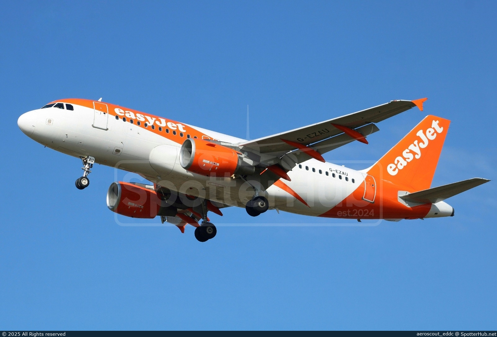 Photo of G-EZAU - Airbus A319-111 operated by easyJet