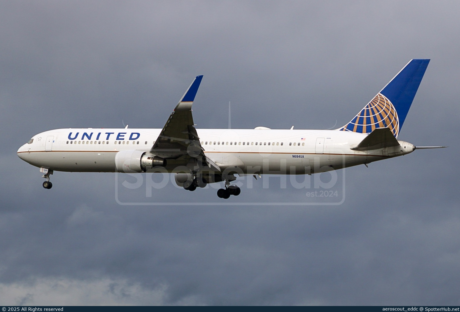 Photo of N684UA - Boeing 767-3CB(ER) operated by United Airlines