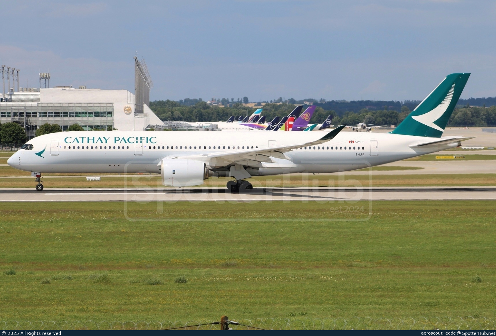 Photo of B-LRA - Airbus A350-941 operated by Cathay Pacific Airways