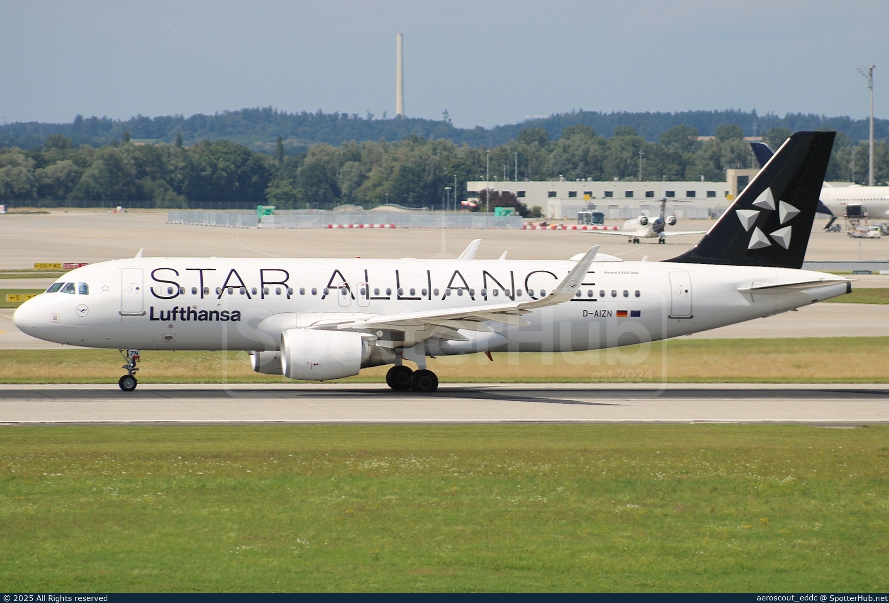 Photo of D-AIZN - Airbus A320-214 operated by Lufthansa