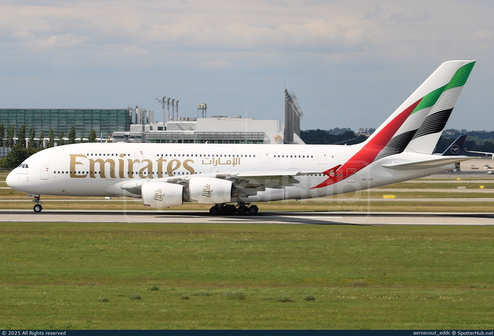 Photo of A6-EDF - Airbus A380-861 operated by Emirates