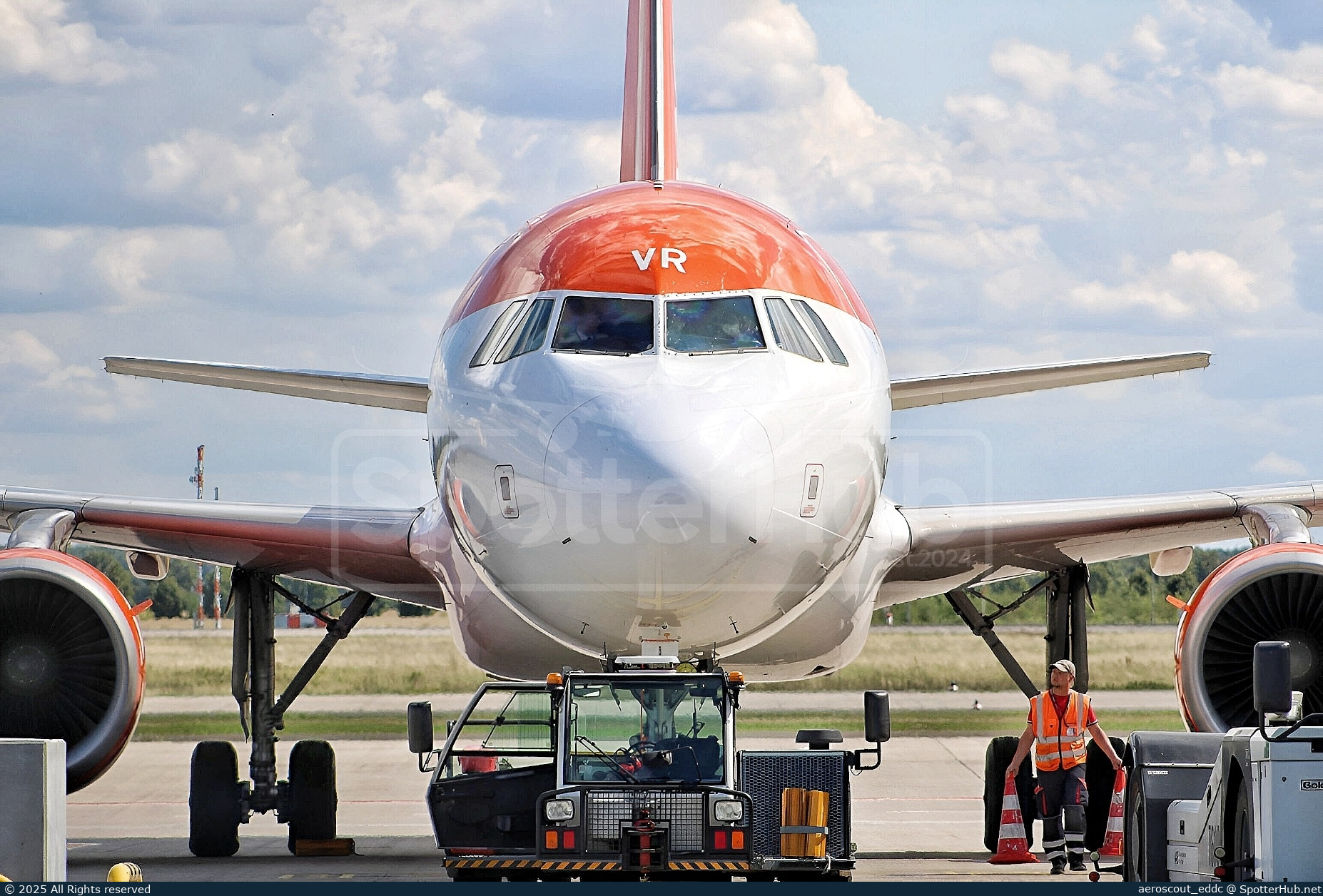 Photo of OE-IVR - Airbus A320-214 operated by easyJet Europe