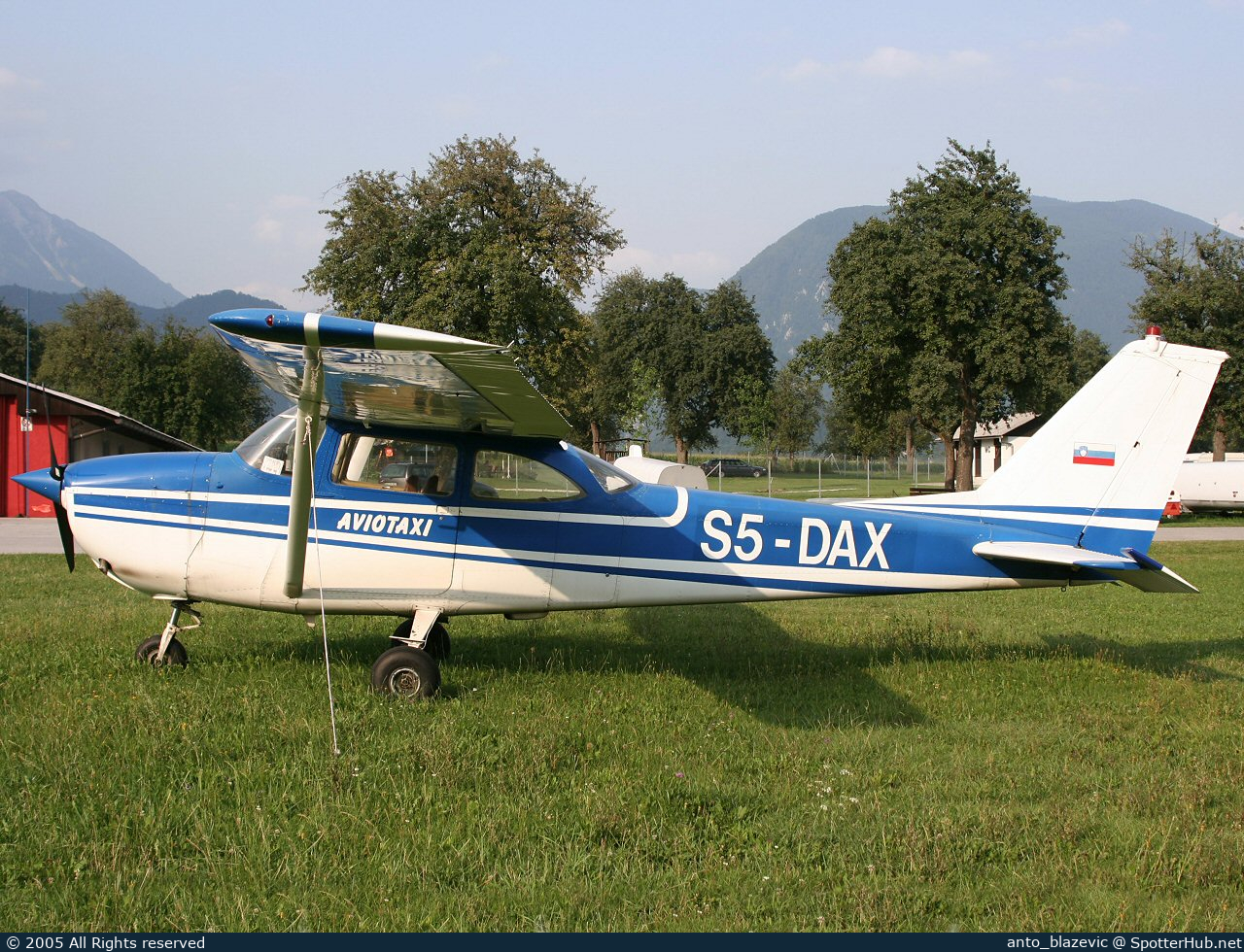 Photo of S5-DAX - Reims-Cessna F172G Skyhawk operated by Aeroklub Alpski Letalski center Lesce