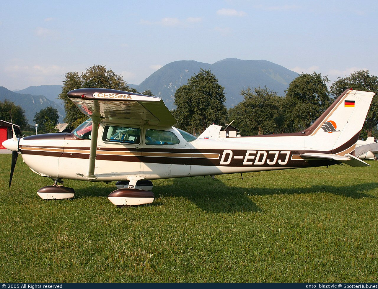 Photo of D-EDJJ - Cessna 172N Skyhawk II operated by Aeroklub Alpski Letalski center Lesce