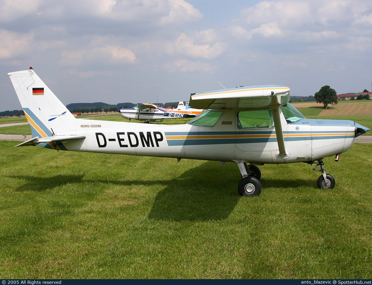 Photo of D-EDMP - Reims-Cessna F152 II operated by Private