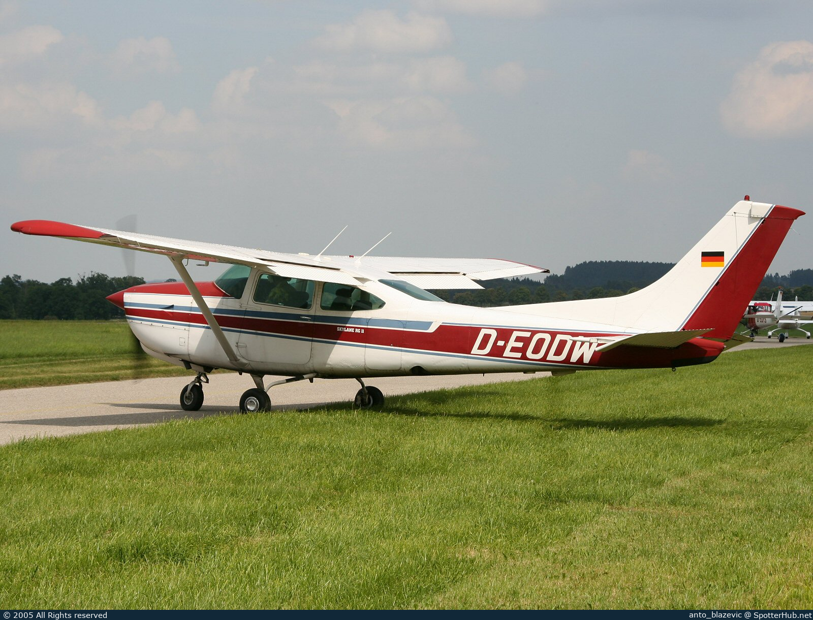 Photo of D-EODW - Reims-Cessna FR182 Skylane RG II operated by Private