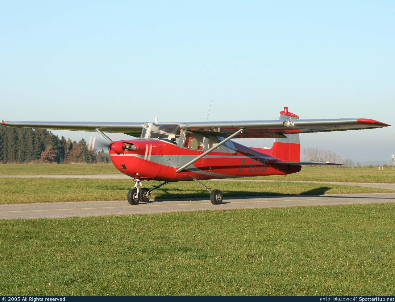 Photo of D-ECIS - Cessna 150B operated by Private