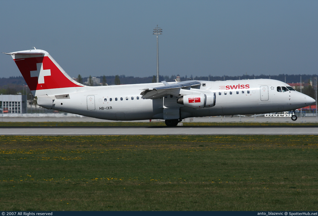 Photo of HB-IXR - British Aerospace Avro RJ100 operated by Swiss International Air Lines