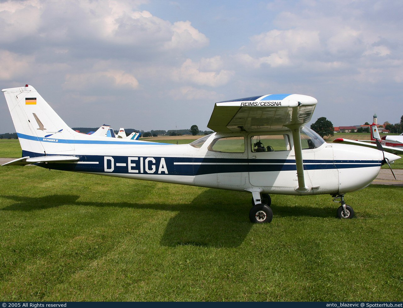 Photo of D-EIGA - Reims-Cessna F172N Skyhawk II operated by Air Munich Aviation