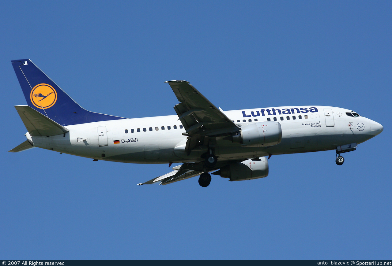Photo of D-ABJI - Boeing 737-530 operated by Lufthansa