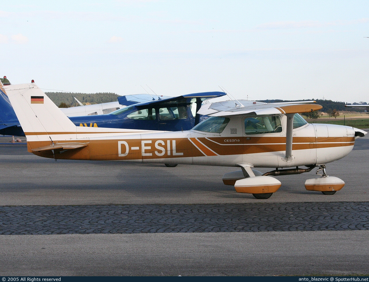 Photo of D-ESIL - Cessna 150L operated by Private