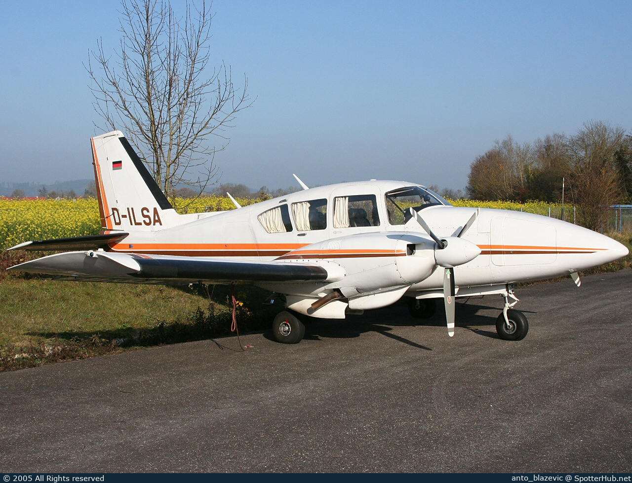 Photo of D-ILSA - Piper PA-23-250 Aztec E operated by Private