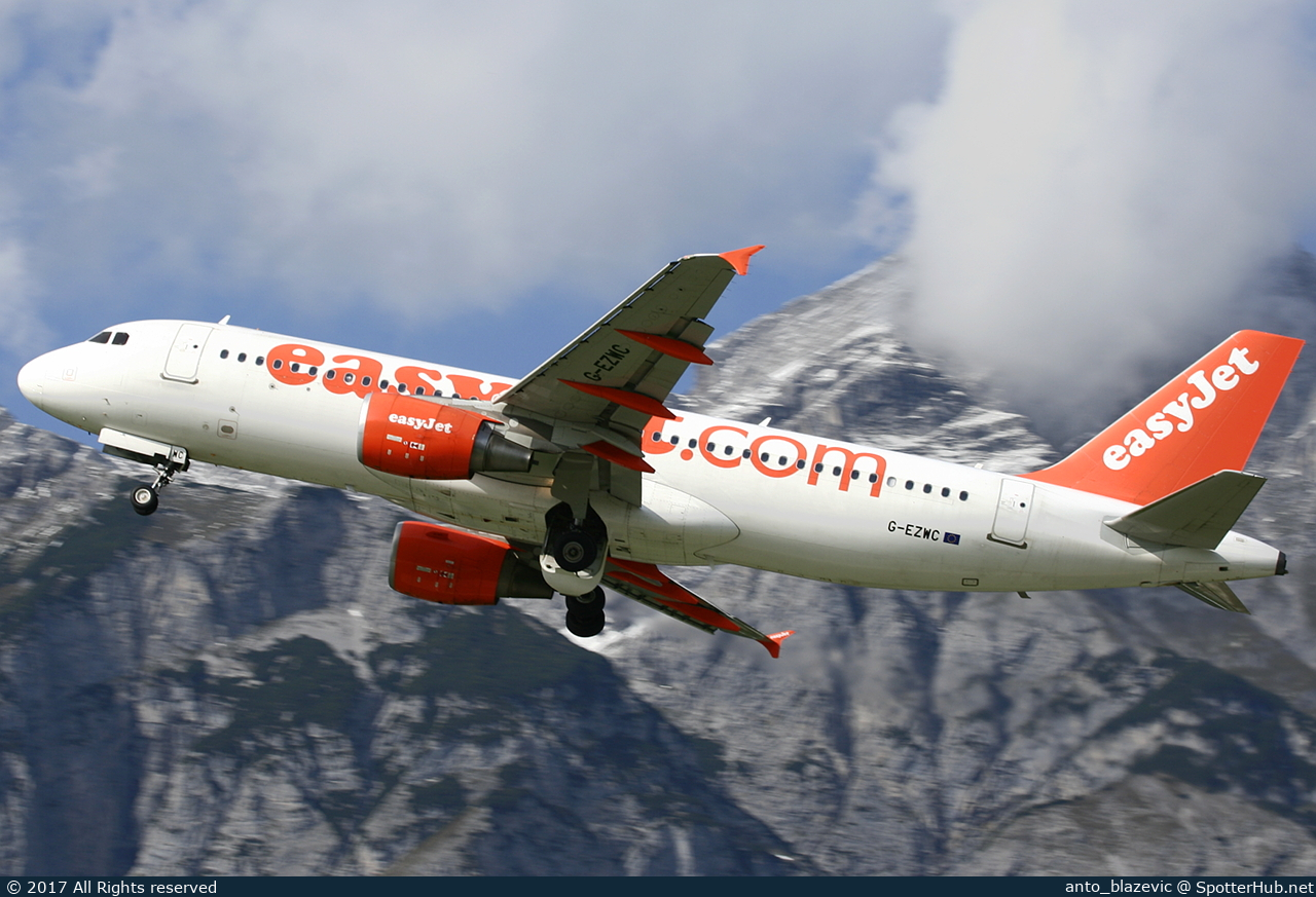 Photo of G-EZWC - Airbus A320-214 operated by easyJet