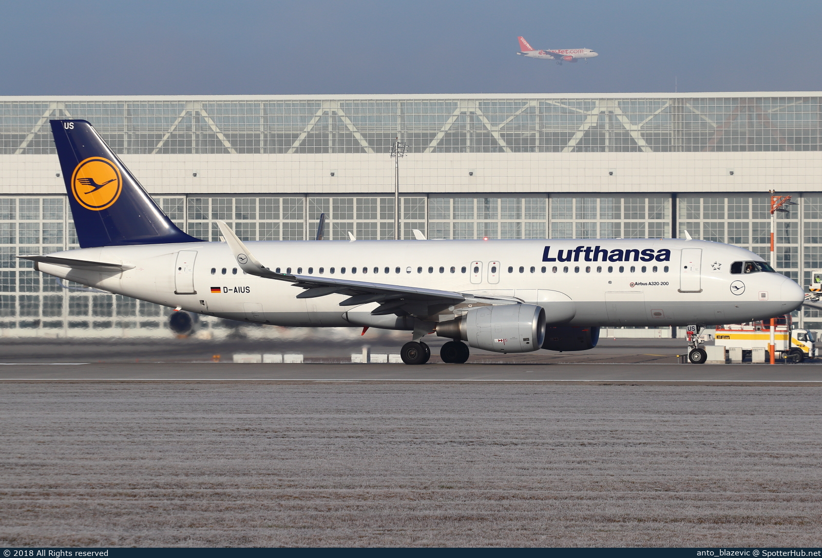 Photo of D-AIUS - Airbus A320-214 operated by Lufthansa