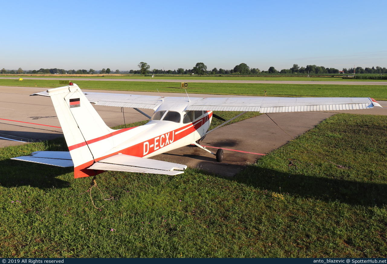 Photo of D-ECXJ - Reims-Cessna F172M Skyhawk operated by Flugschule Geisenfelder