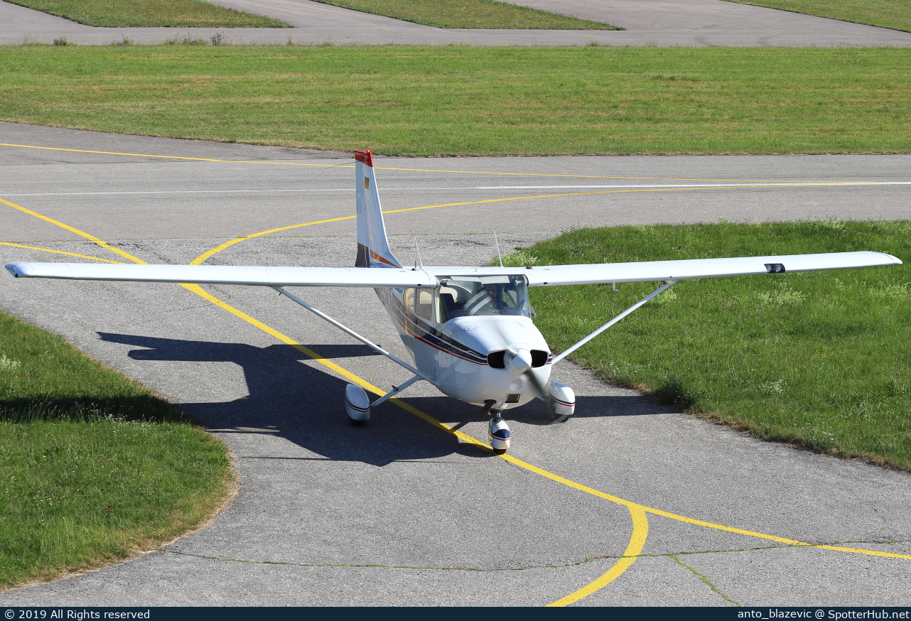 Photo of D-ECRZ - Reims-Cessna F172L Skyhawk operated by Private