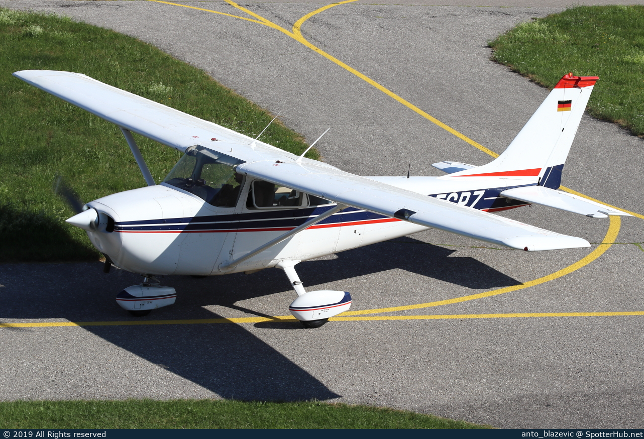 Photo of D-ECRZ - Reims-Cessna F172L Skyhawk operated by Private