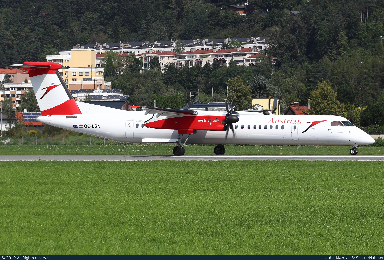 Photo of OE-LGN - Bombardier DHC-8-402 Dash 8 Q400 operated by Austrian Airlines