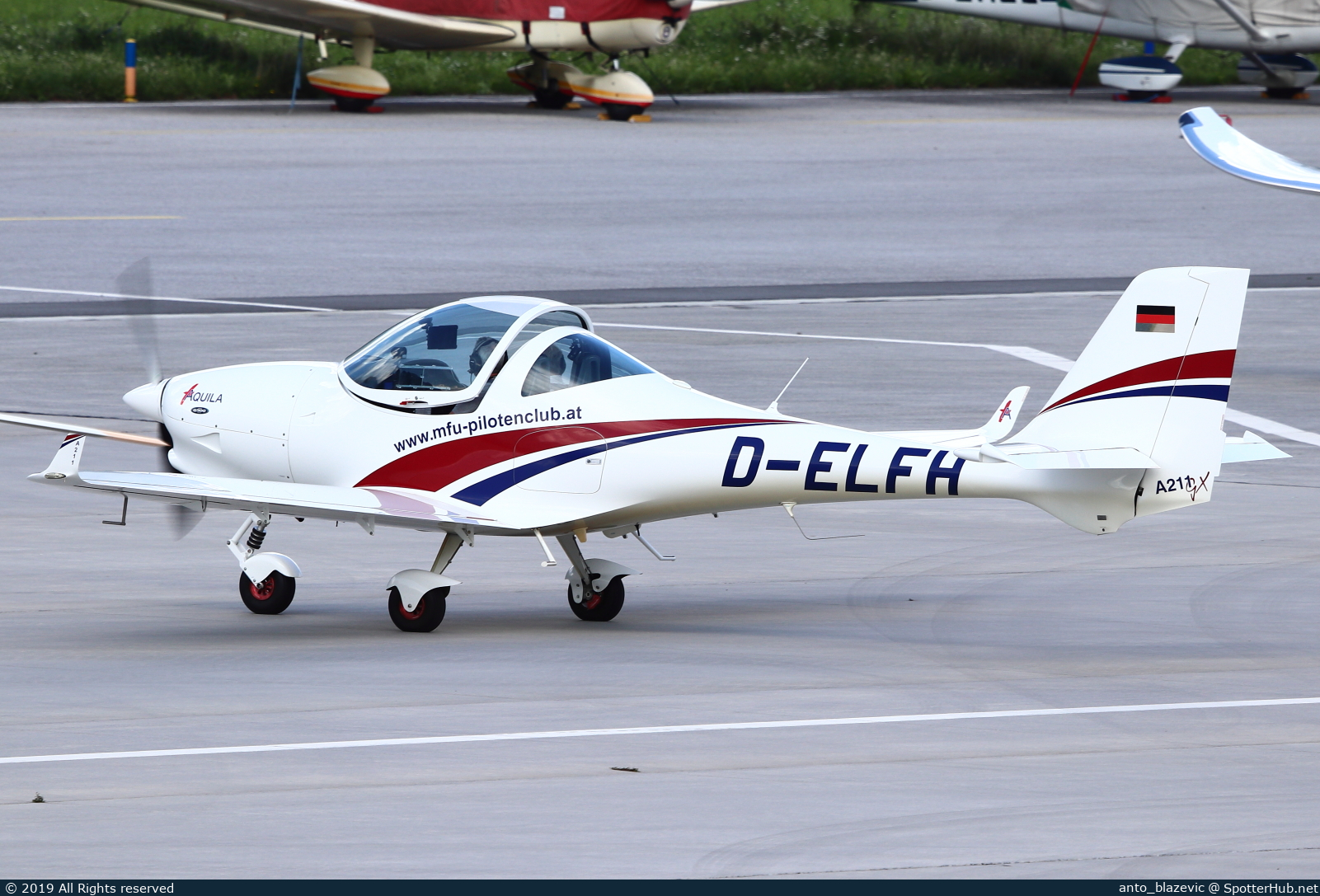 Photo of D-ELFH - Aquila A211GX operated by MFU-Pilotenclub
