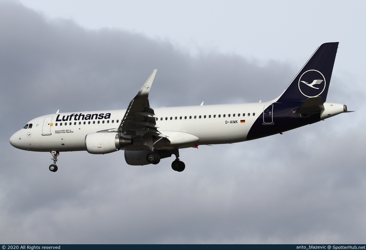 Photo of D-AIWK - Airbus A320-214 operated by Lufthansa