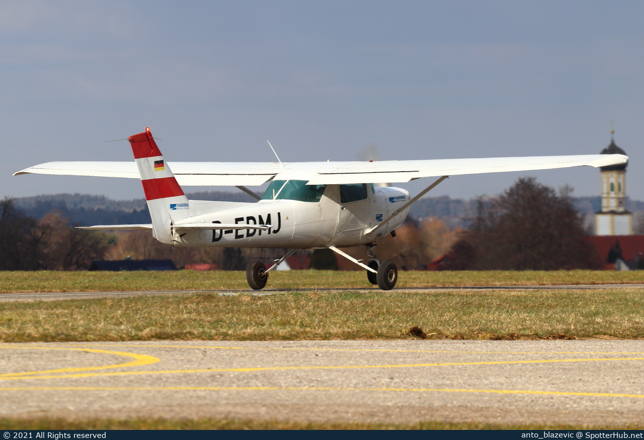 Photo of D-EDMJ - Cessna 152 operated by Air Munich Aviation - Flugschule Jesenwang