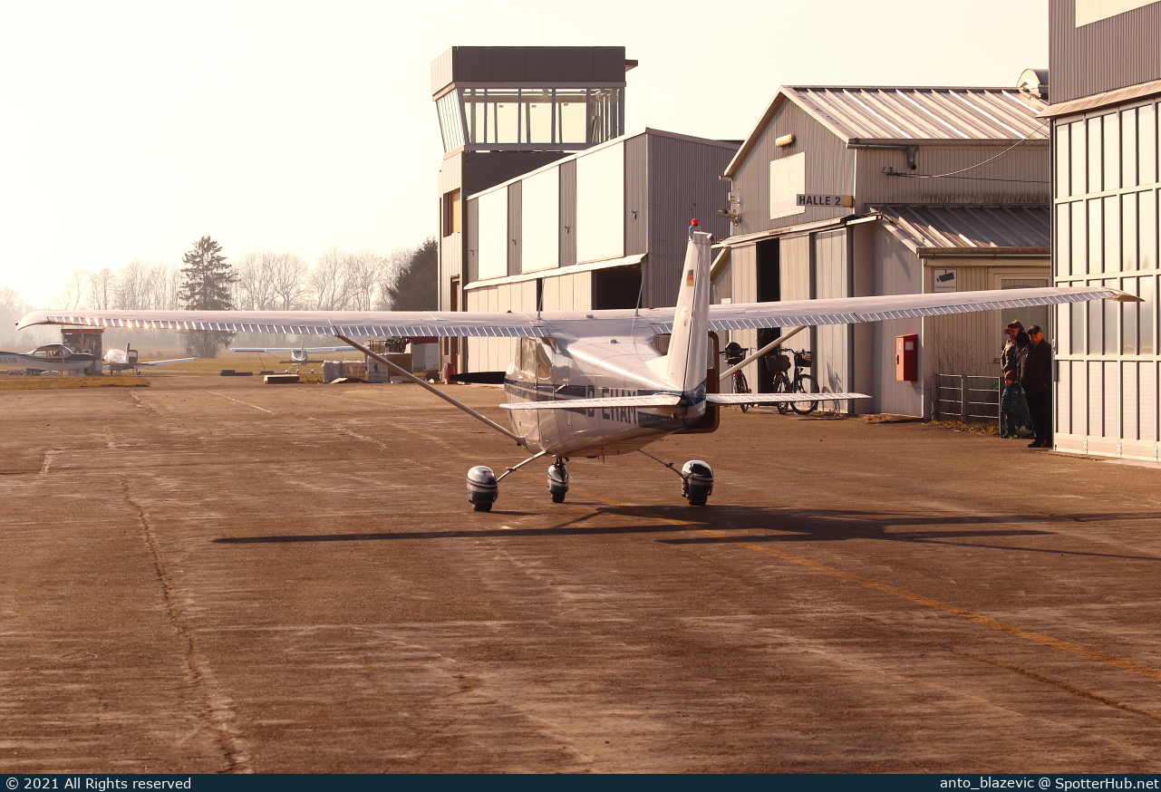 Photo of D-EHAM - Cessna 172B Skyhawk operated by Private