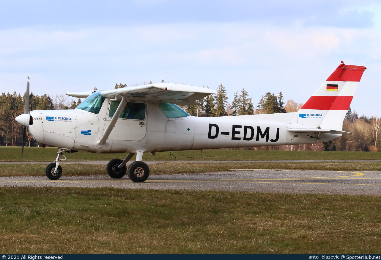 Photo of D-EDMJ - Cessna 152 operated by Air Munich Aviation - Flugschule Jesenwang