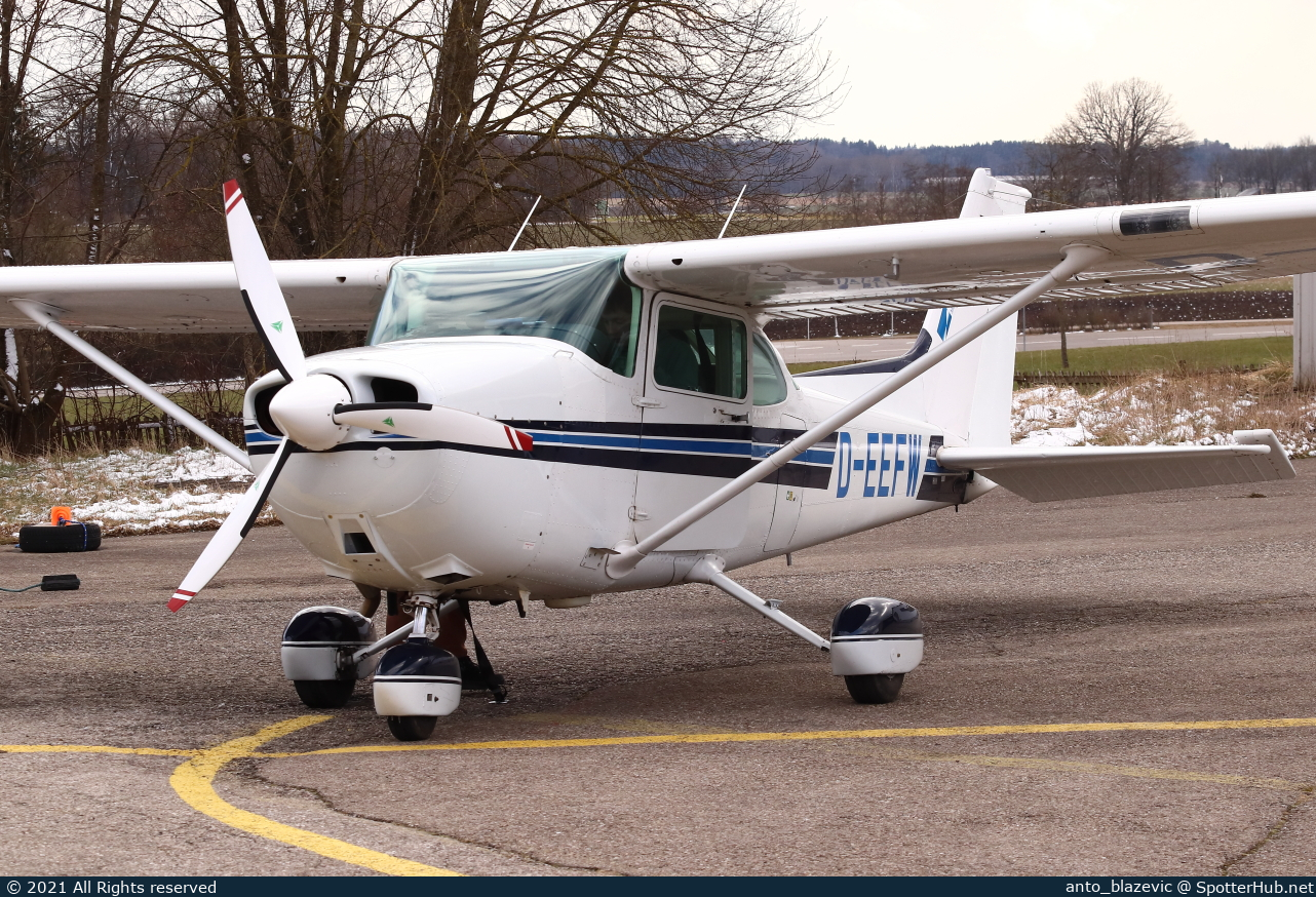 Photo of D-EEFW - Cessna 172P Skyhawk II operated by Air Munich Aviation - Flugschule Jesenwang