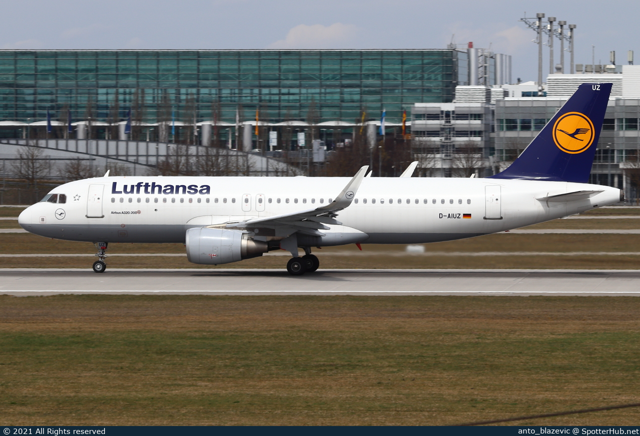 Photo of D-AIUZ - Airbus A320-214 operated by Lufthansa