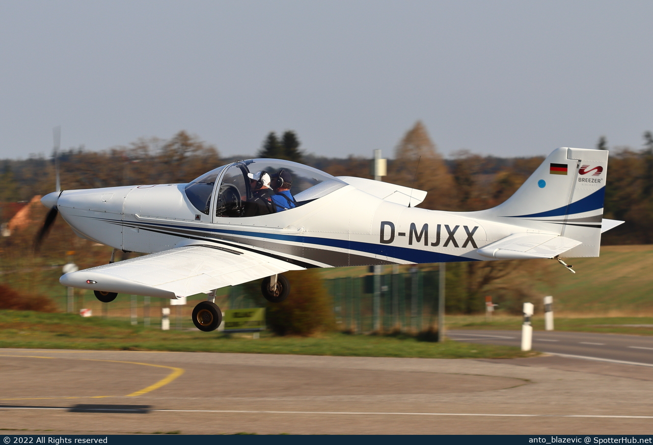 Photo of D-MJXX - Breezer B400 operated by Air Munich Aviation - Flugschule Jesenwang