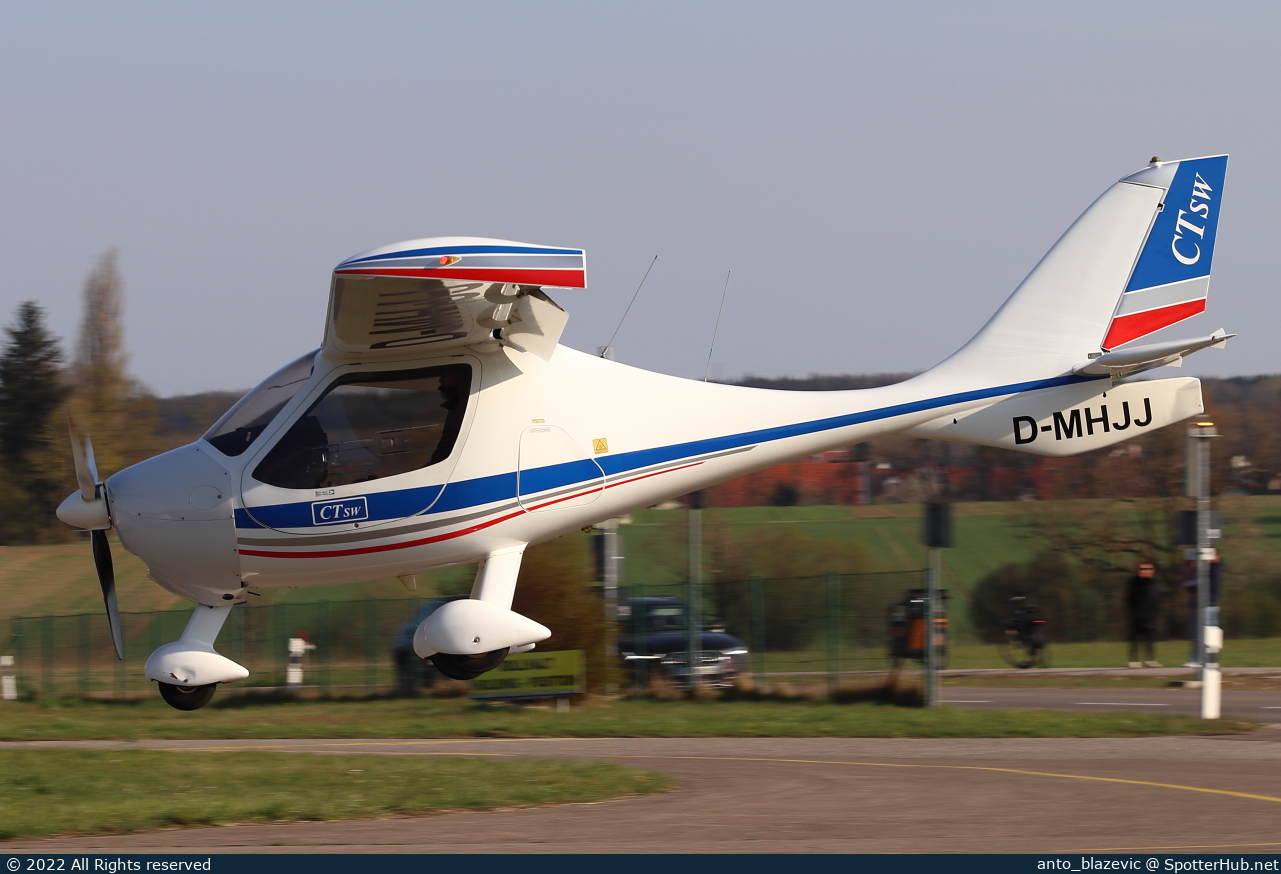 Photo of D-MHJJ - Flight Design CTsw operated by Private