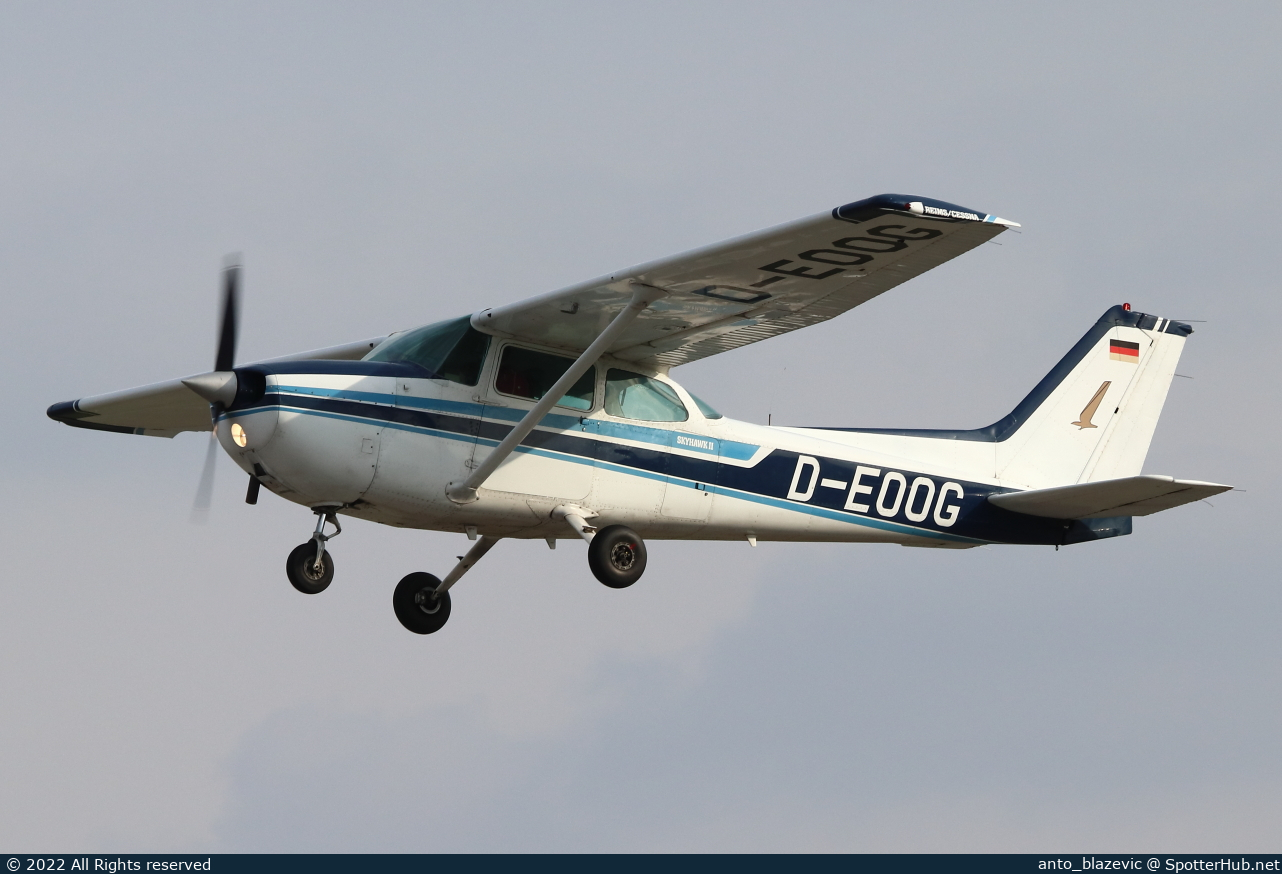 Photo of D-EOOG - Reims-Cessna F172N Skyhawk II operated by Flugsportgruppe im DLR Oberpfaffenhofen