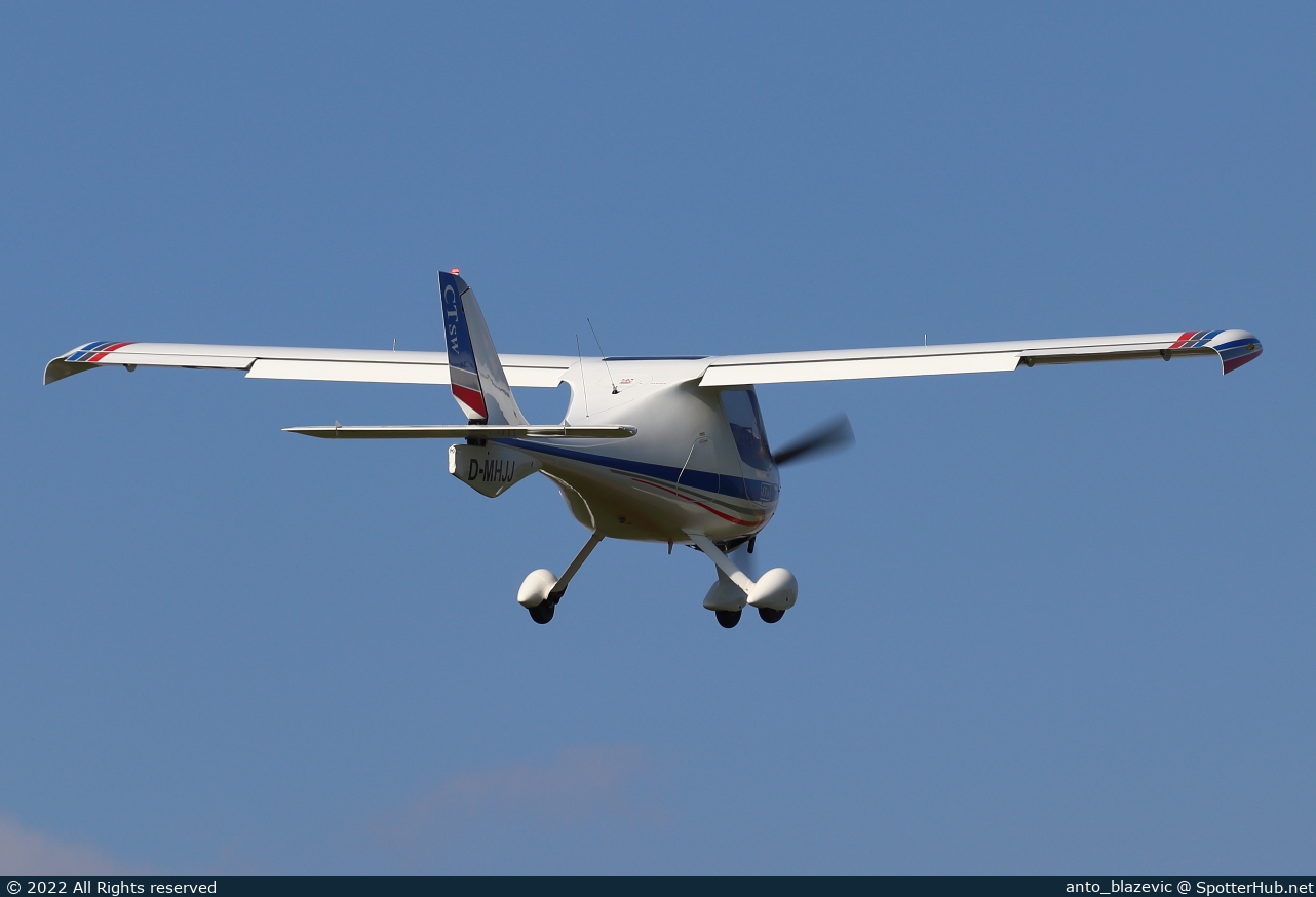 Photo of D-MHJJ - Flight Design CTsw operated by Private