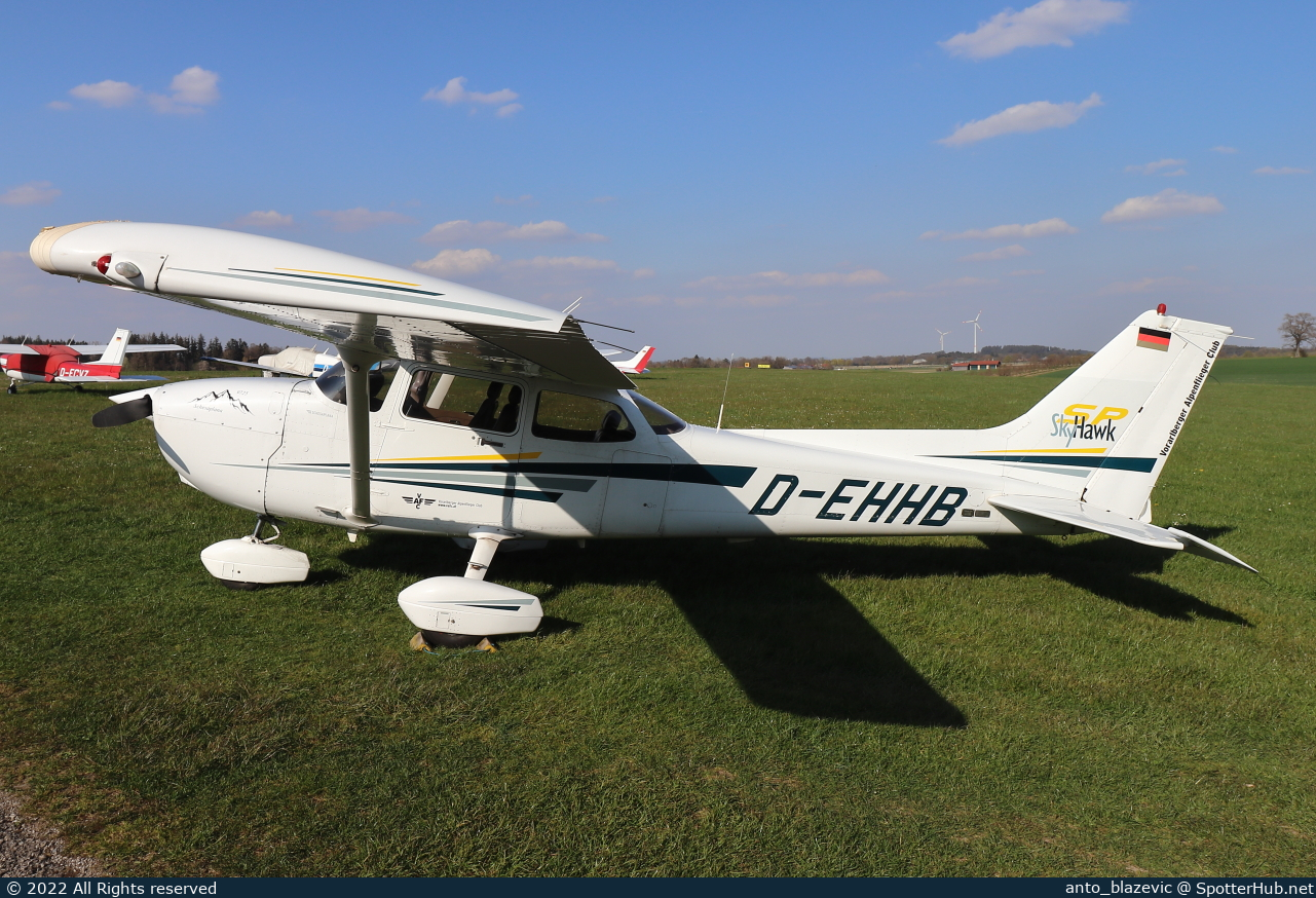 Photo of D-EHHB - Cessna 172S Skyhawk SP operated by Vorarlberger Alpenflieger Club