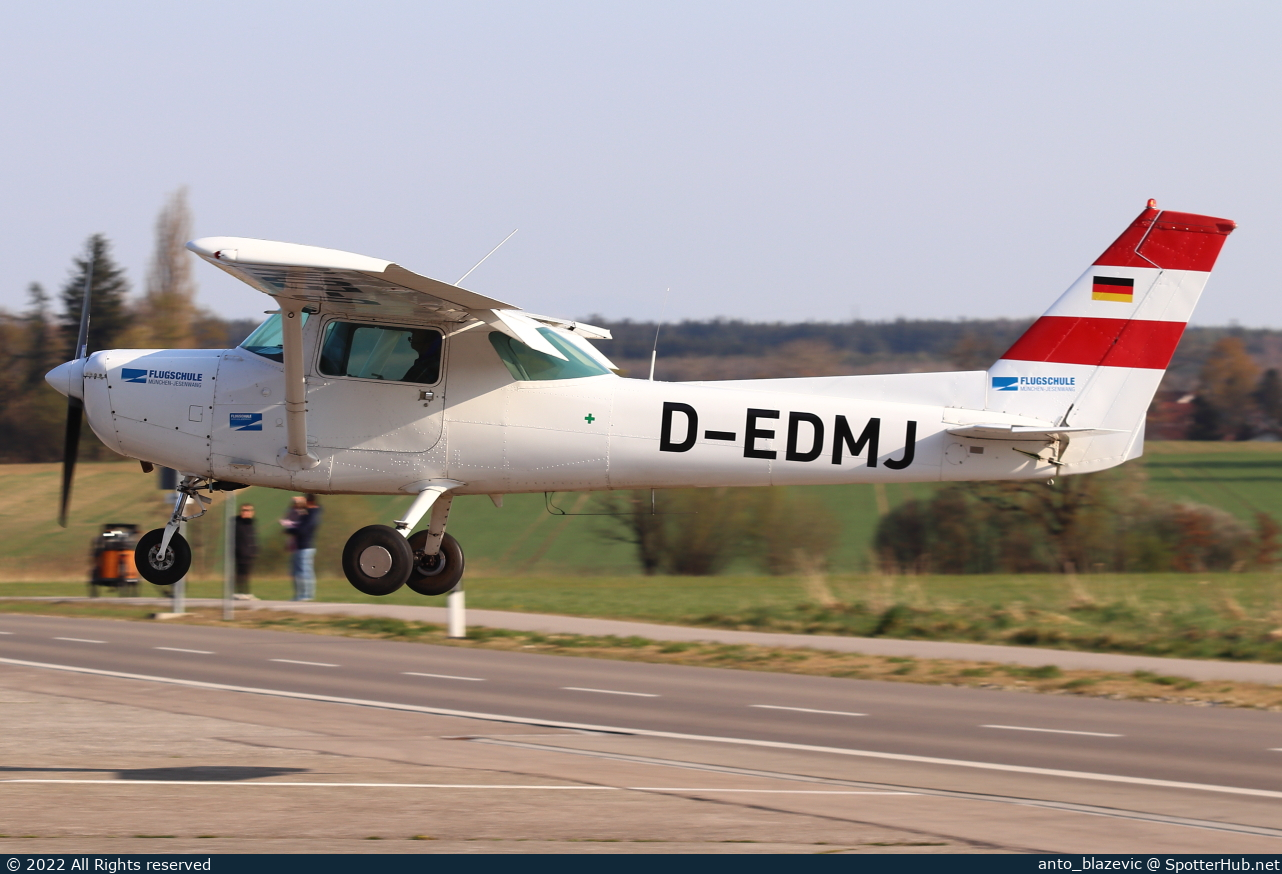 Photo of D-EDMJ - Cessna 152 operated by Air Munich Aviation - Flugschule Jesenwang