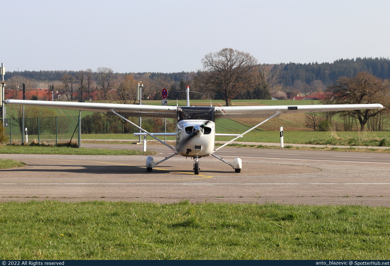 Photo of D-EZTC - Cessna 172S Skyhawk SP operated by Air Munich Aviation - Flugschule Jesenwang
