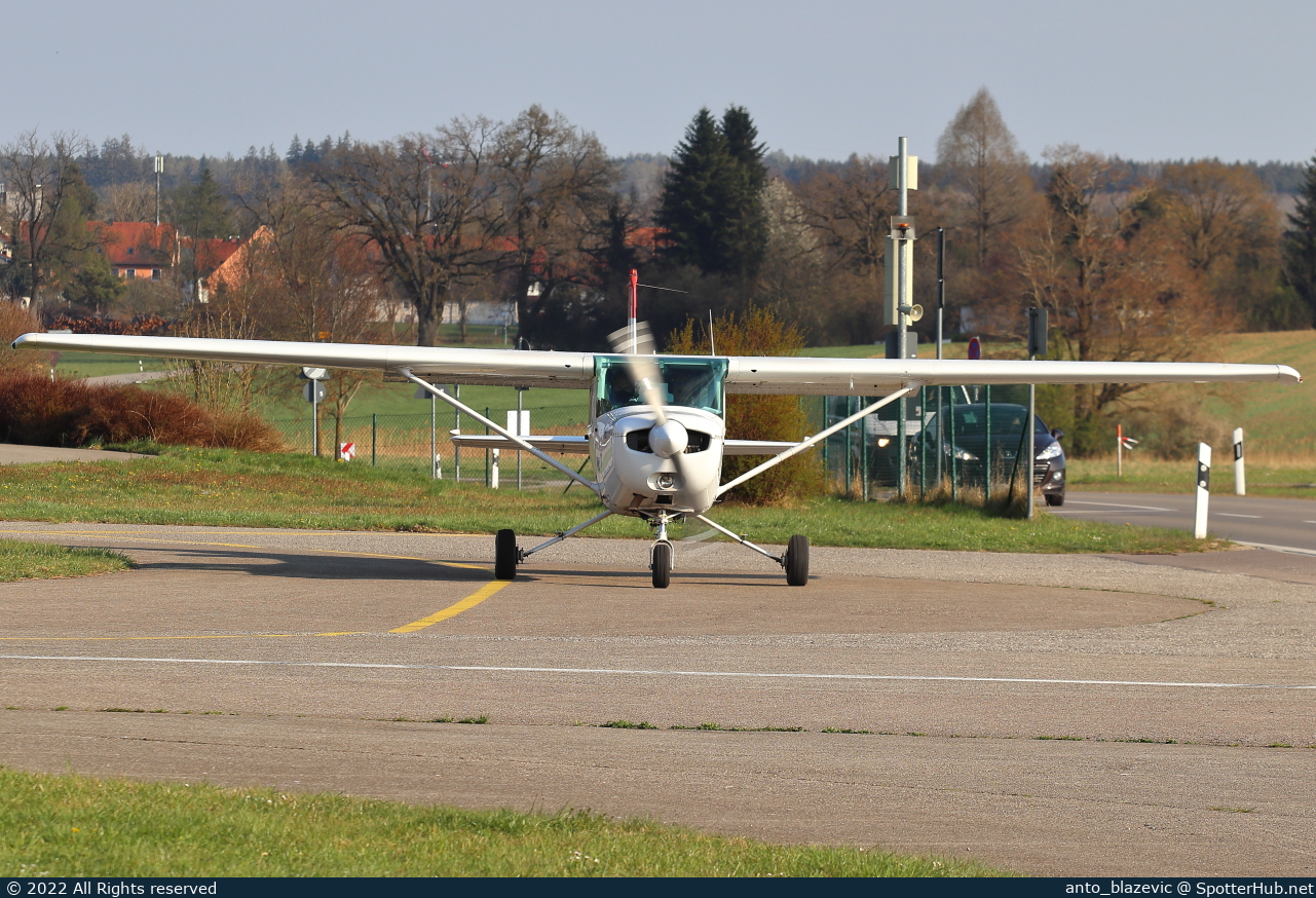 Photo of D-EDMJ - Cessna 152 operated by Air Munich Aviation - Flugschule Jesenwang