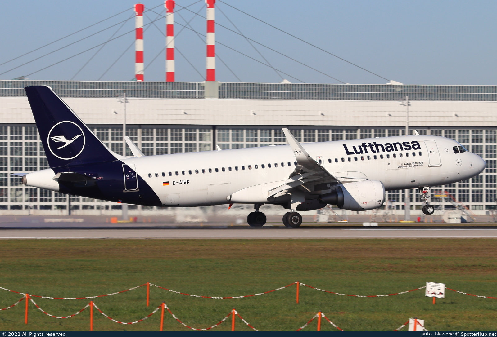 Photo of D-AIWK - Airbus A320-214 operated by Lufthansa